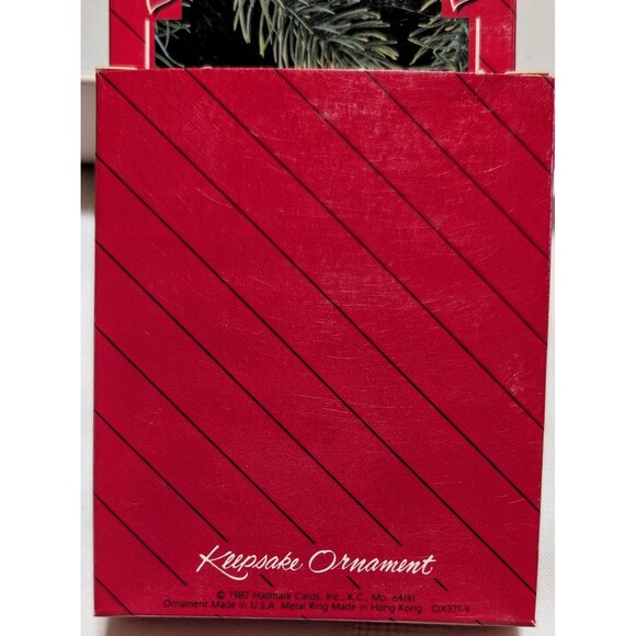 HALLMARK 1987 OUR FIRST CHRISTMAS TOGETHER Oval Acrylic Ornament Swans - Picture 3 of 4